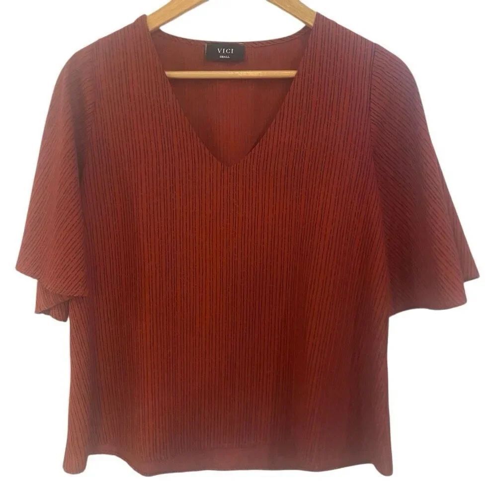 Vici small shirt flutter sleeve lined striped red crew neck